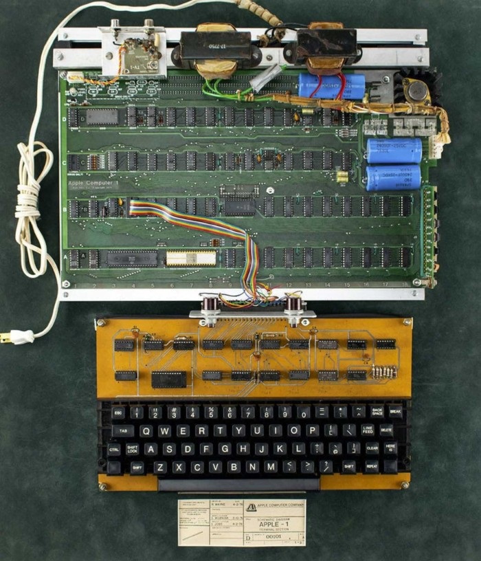 458711美元！一台全功能苹果Apple-1电脑被成功拍下