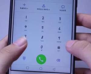 手机拨号闪退怎么回事？