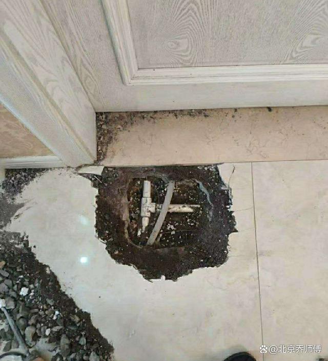 地板暗管漏水急救指南，掌握正确维修方法，省时省力！